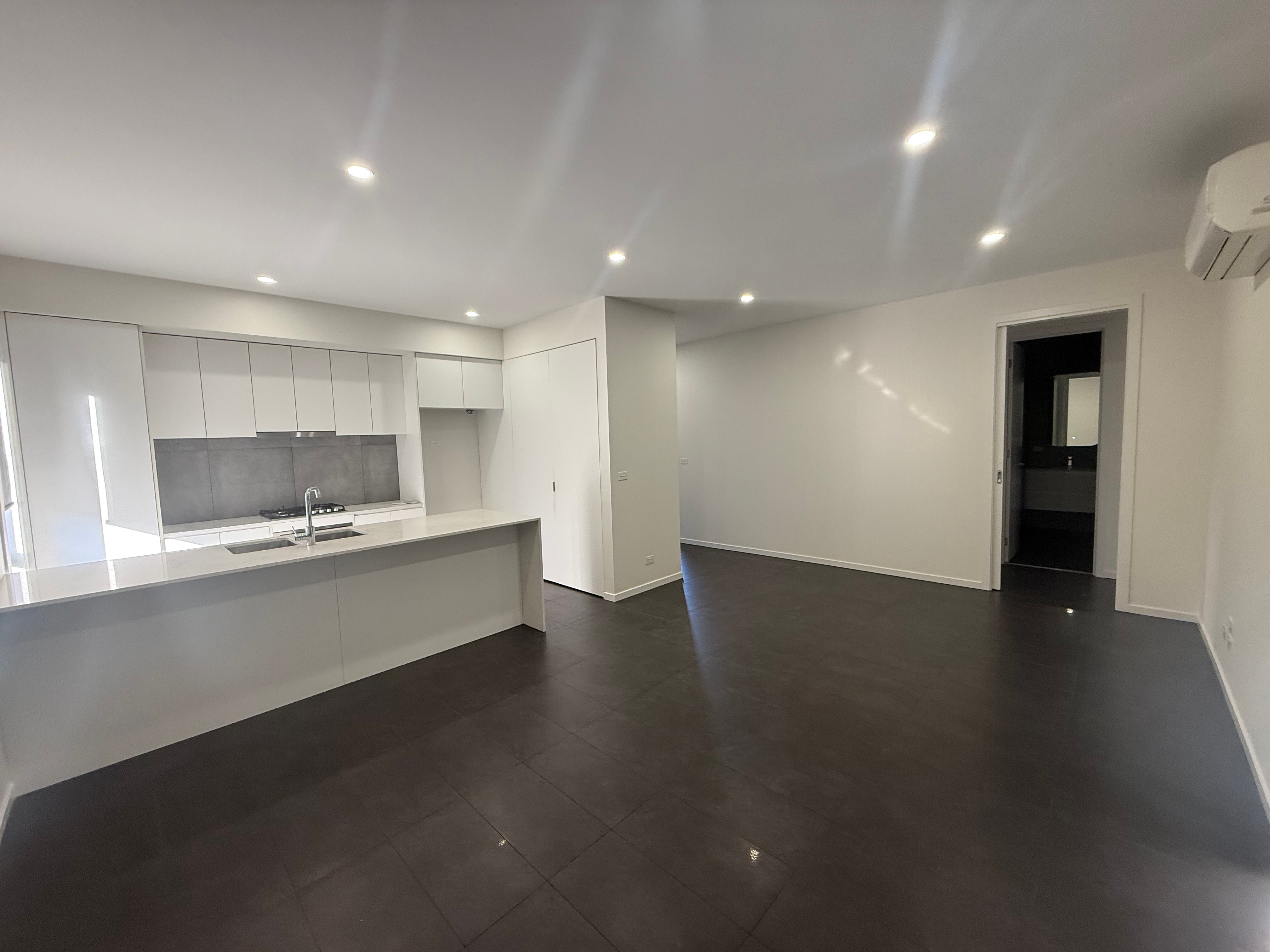 3/30 Lurg Avenue, Sunshine North — view 2