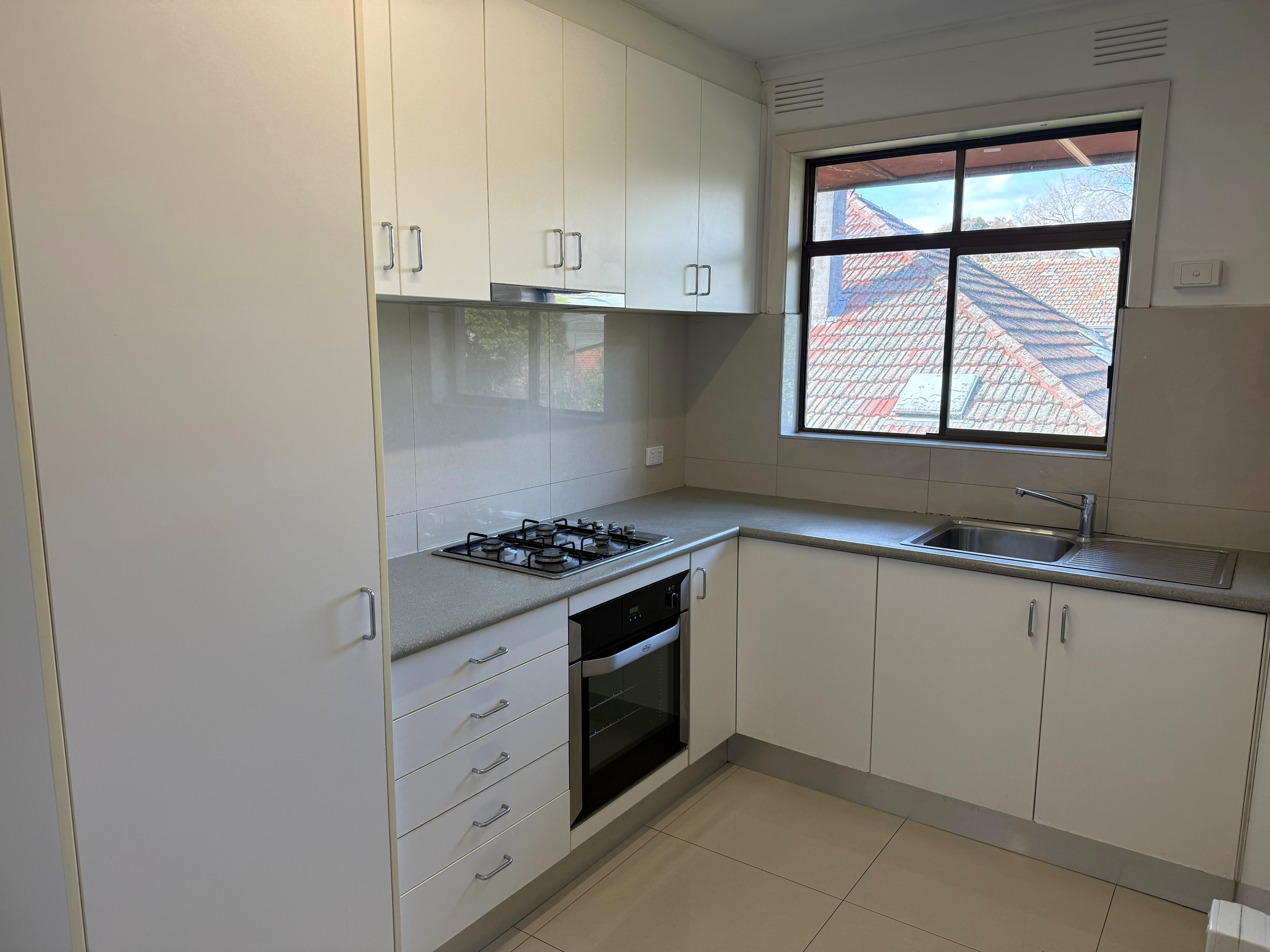8/275 Balaclava Road, Caulfield North — view 2