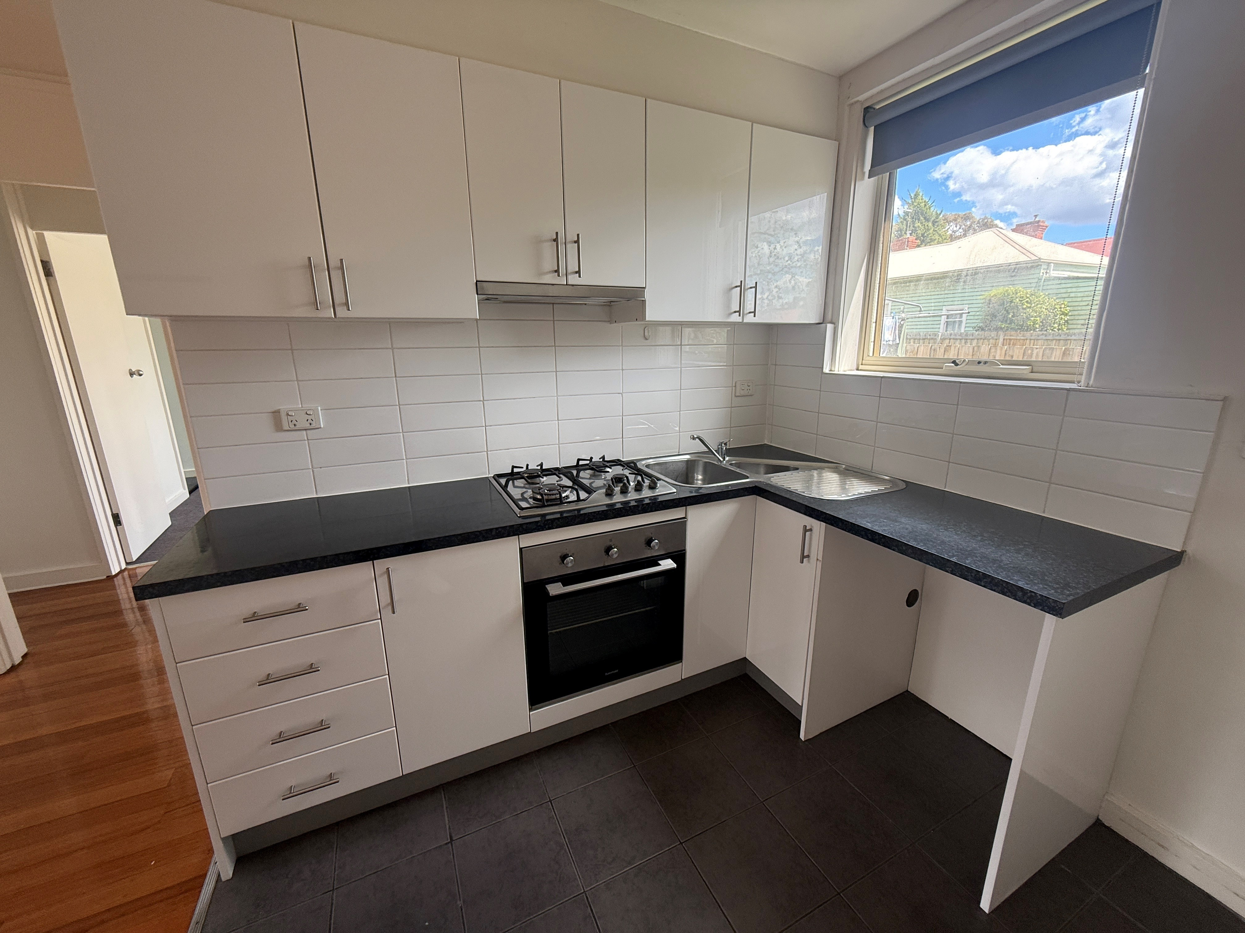 10/96 Glass Street, Essendon — view 3