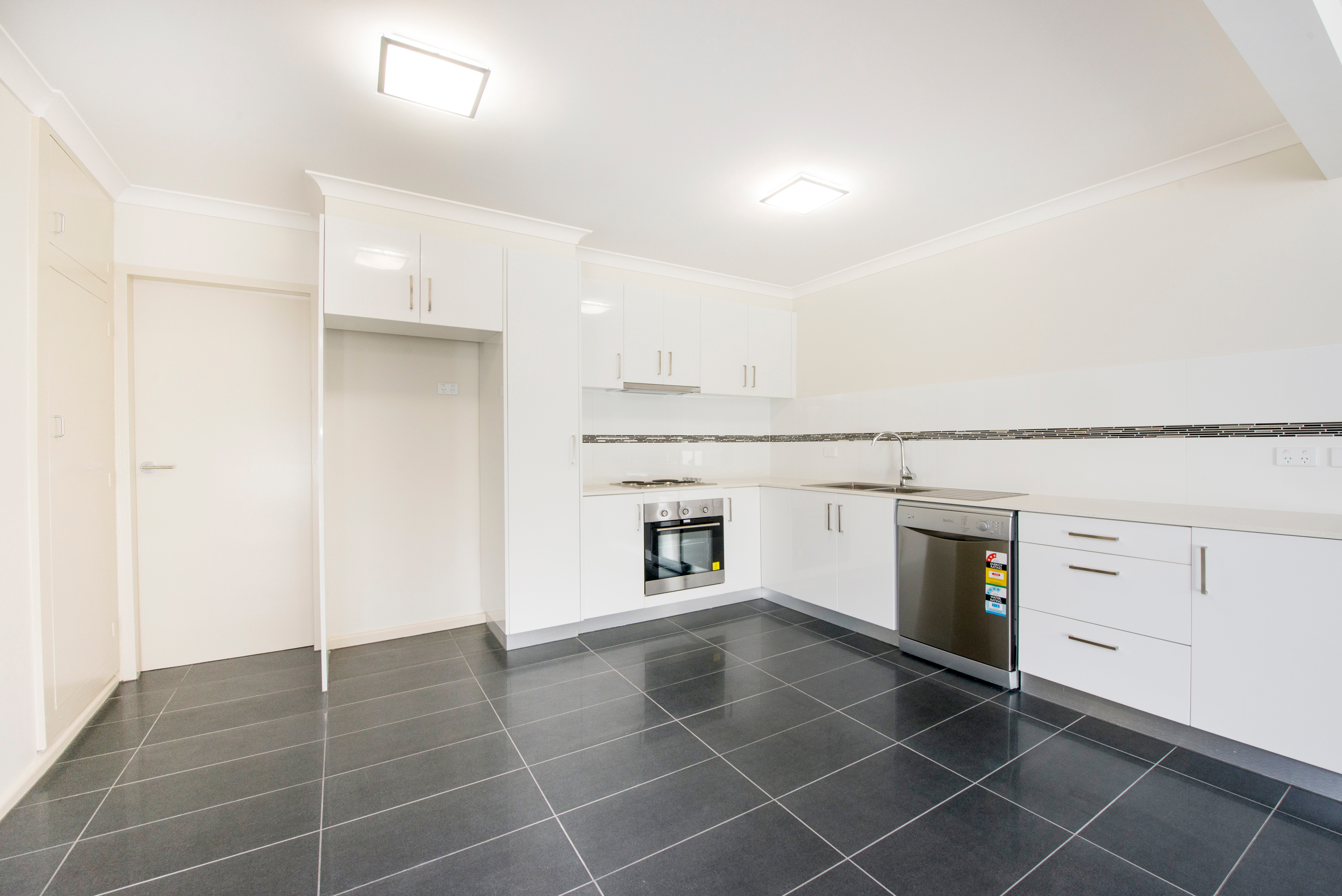 6/1 Forbes Street, Essendon — view 2