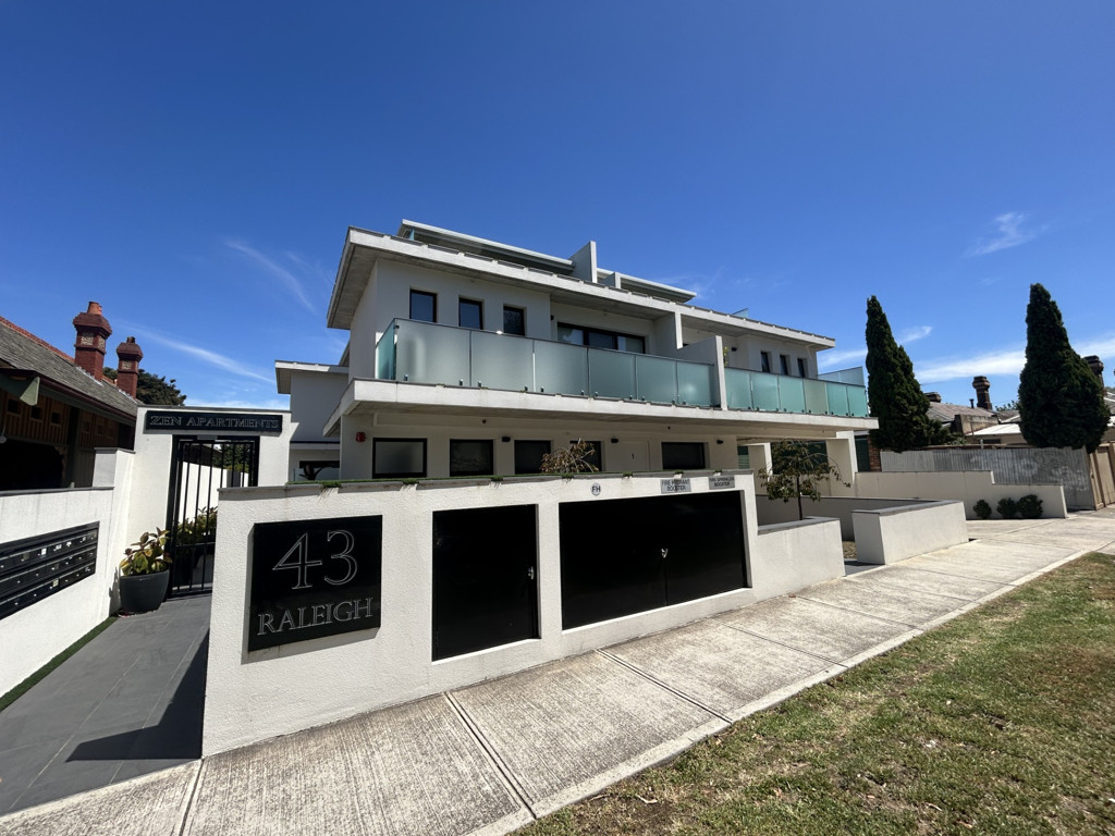 18/43 Raleigh Street, Essendon