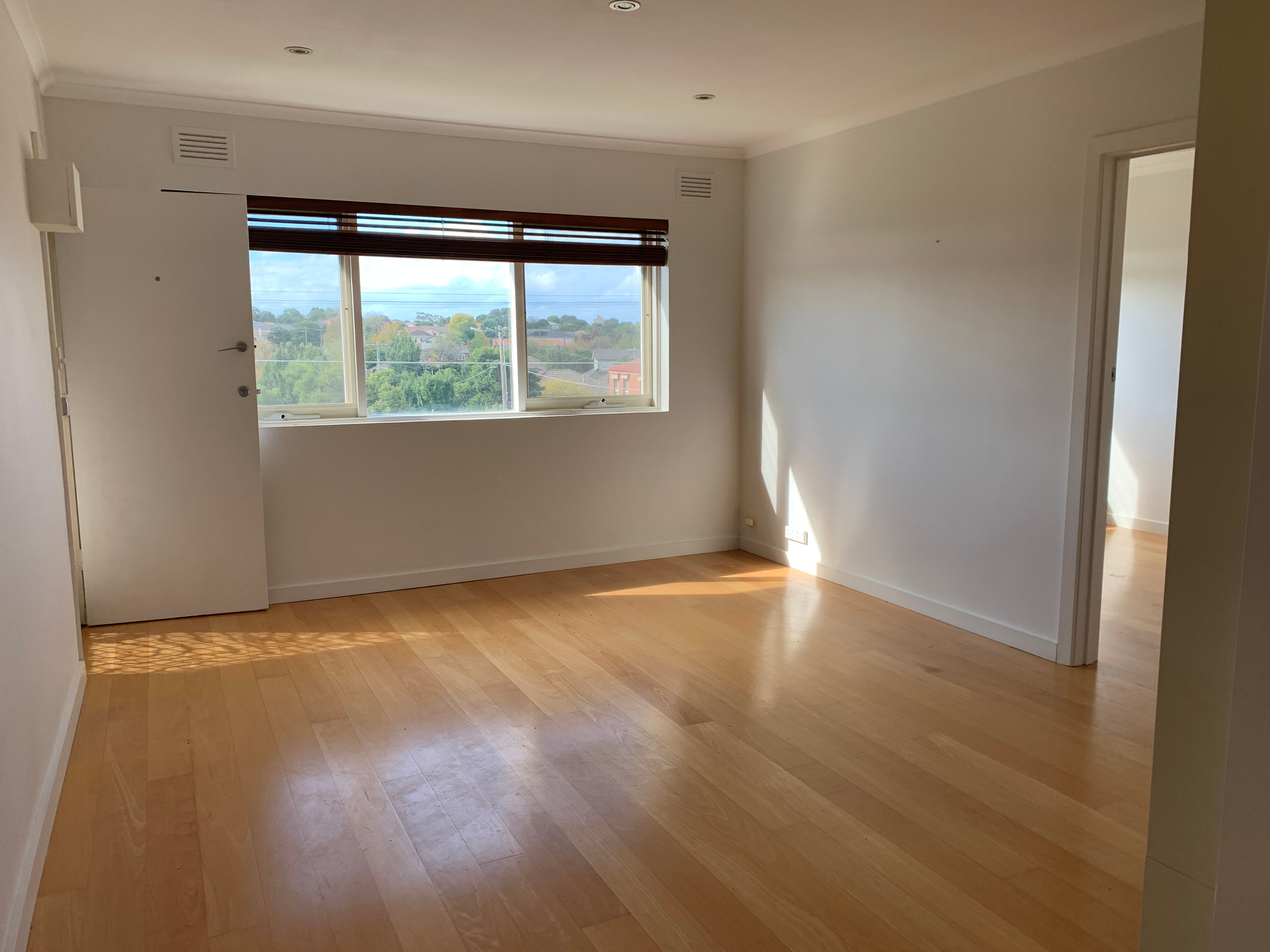 8/18 Gillies Street, Essendon North — view 2