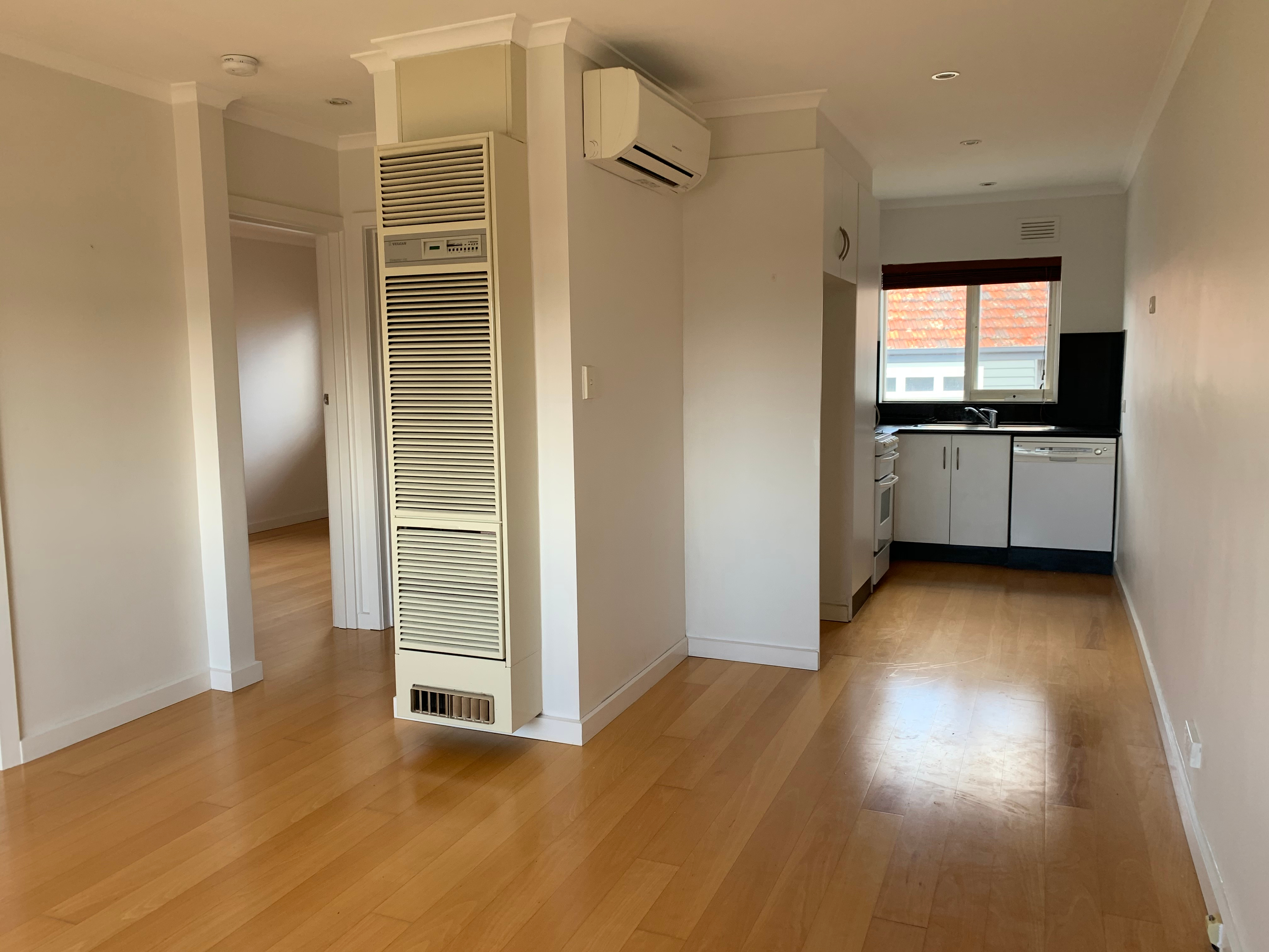 8/18 Gillies Street, Essendon North — view 3