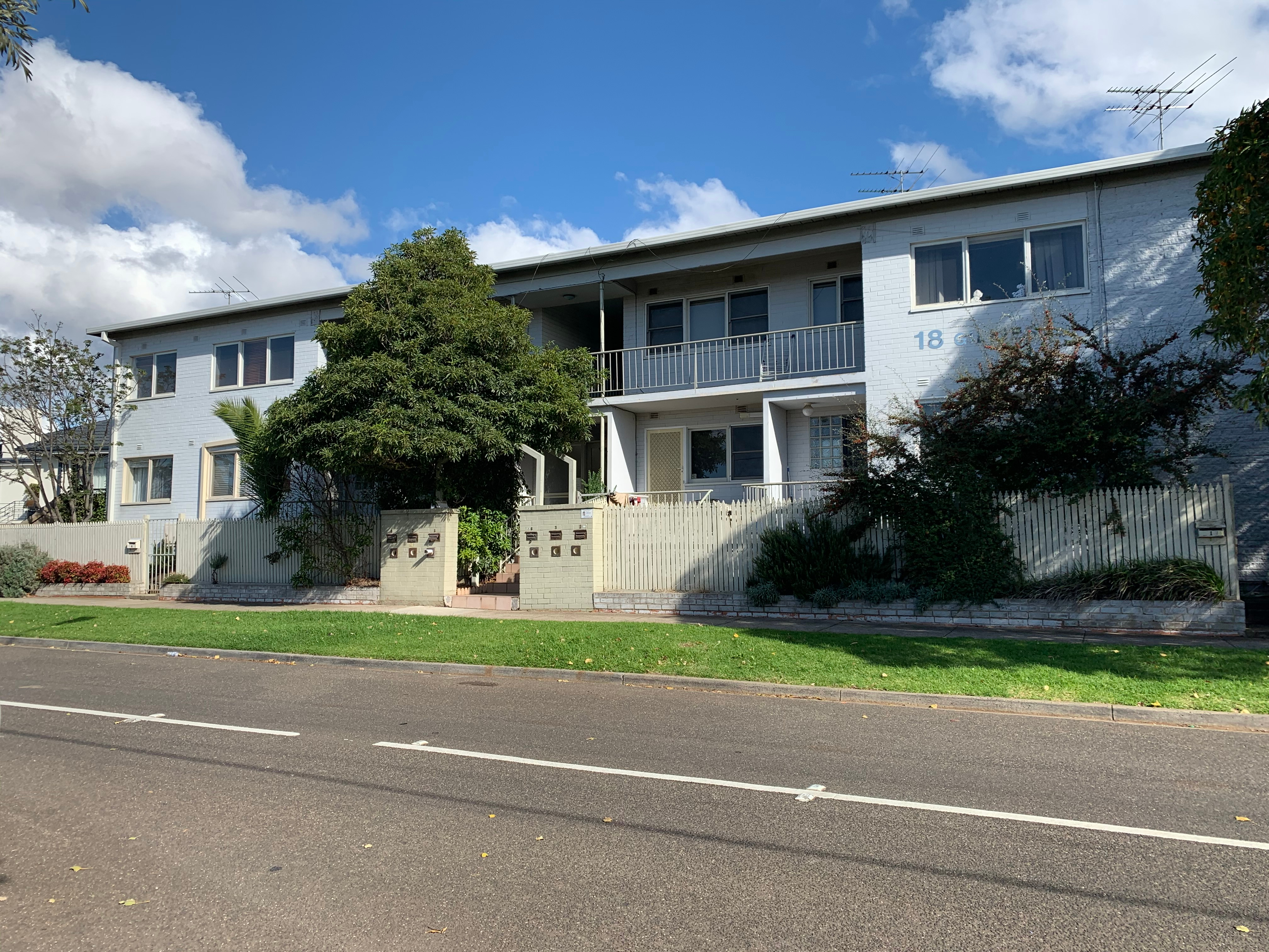 8/18 Gillies Street, Essendon North