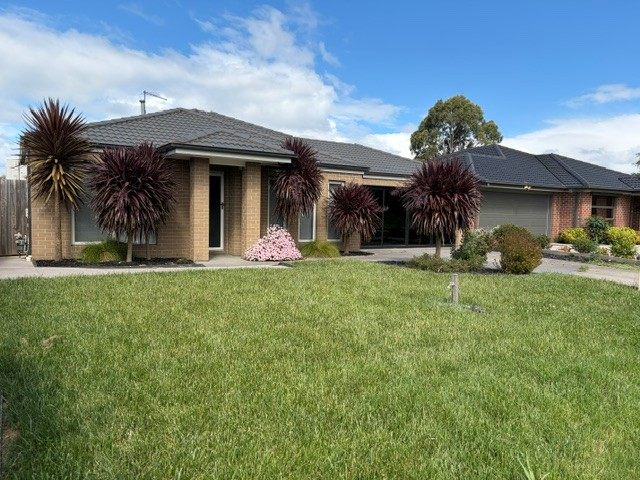 2 Glen Mews, Romsey